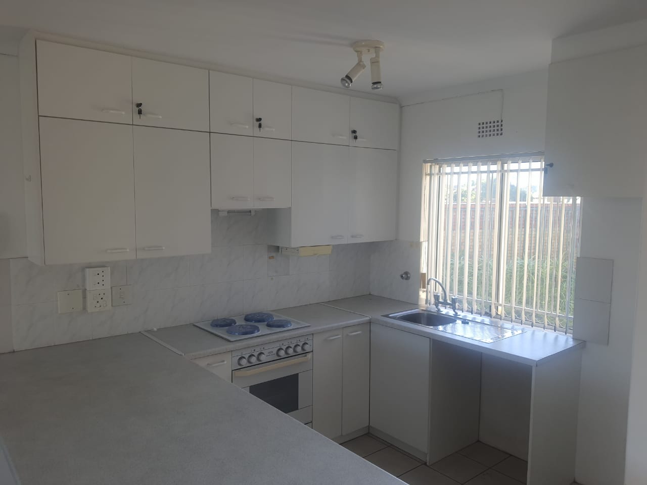 To Let 2 Bedroom Property for Rent in Gordons Bay Central Western Cape